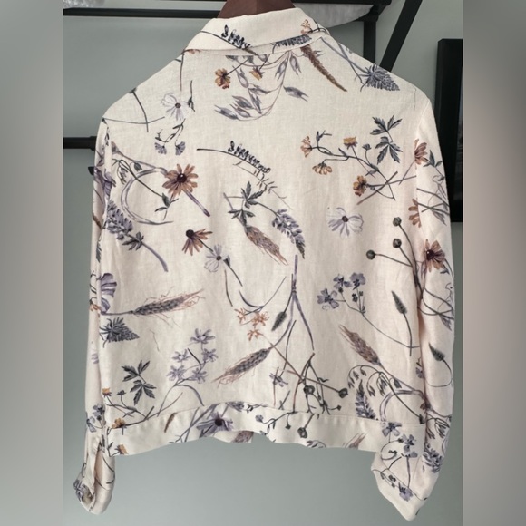 Pretty floral linen blend jacket! Perfect for spring/ summer! - Picture 2 of 8